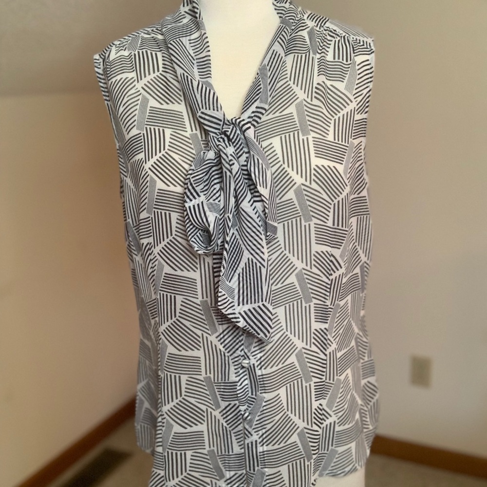 Sleeveless blouse